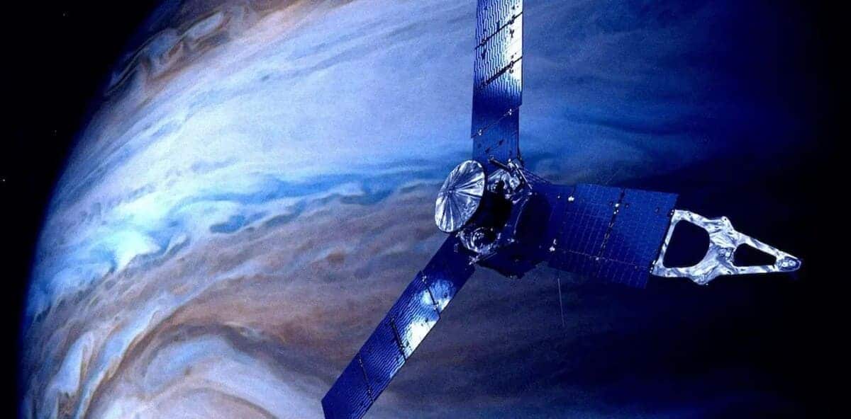 Художественное изображение зонда «Юнона» / © NASA