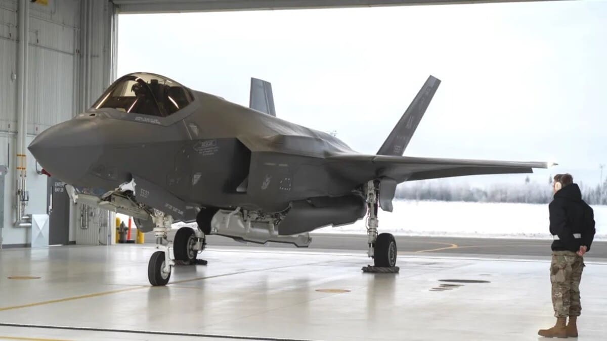 F-35A в ангаре на авиабазе Эйлсон / © USAF