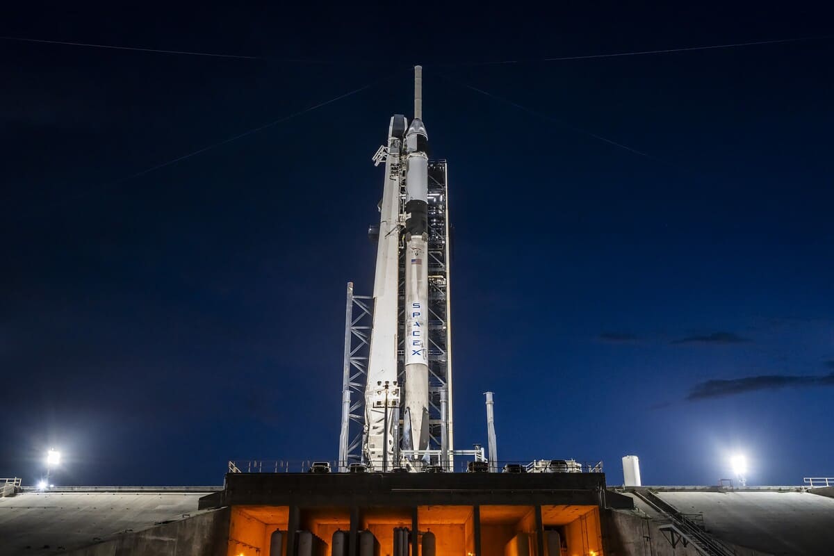 Ракета-носитель Falcon 9 с участниками экспедиции Axiom-4 на борту / © SpaceX