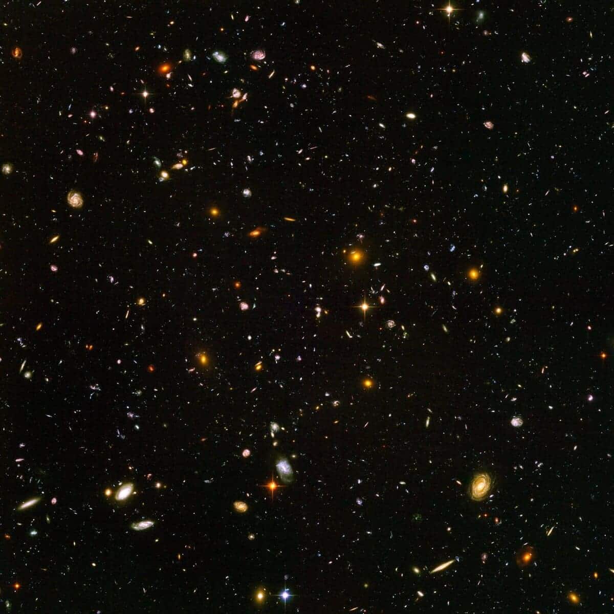 Участок неба в созвездии Печь, полученный телескопом «Хаббл» / © NASA, ESA, and S. Beckwith (STScI) and the HUDF Team