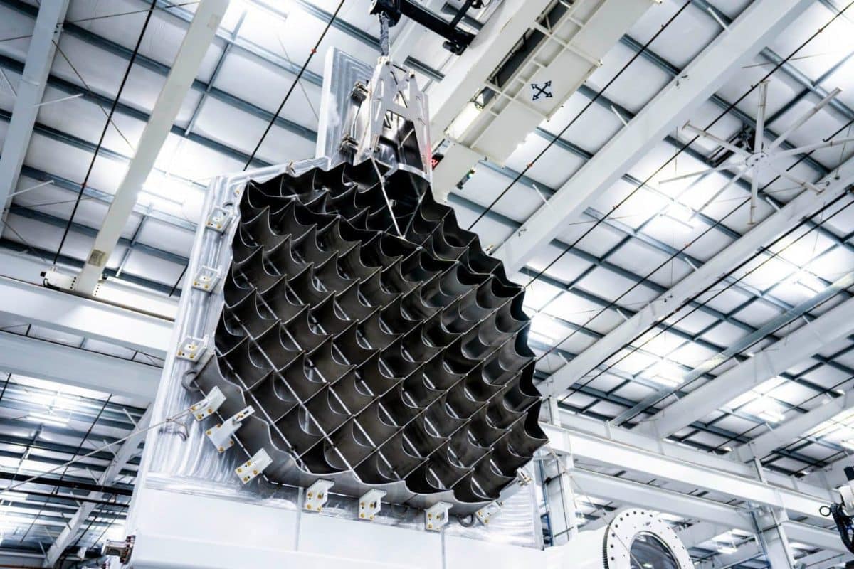 Первый решетчатый стабилизатор для нового поколения Starship / © SpaceX