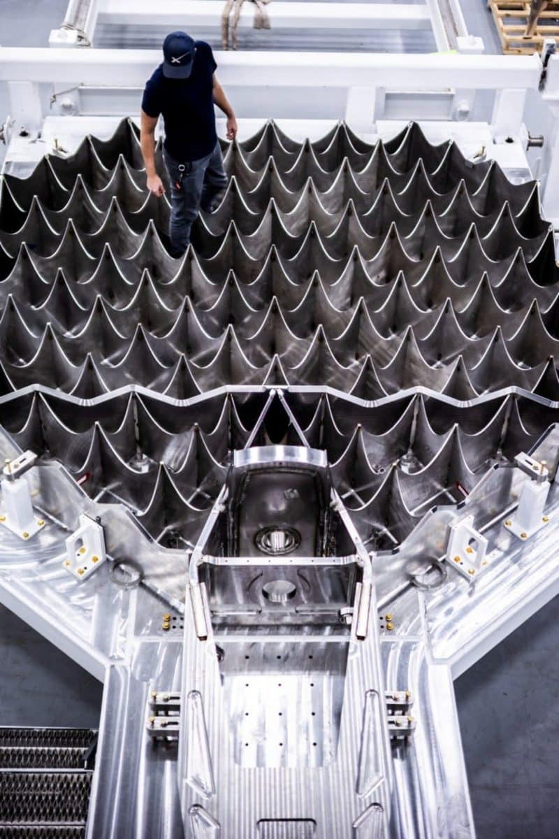 Первый решетчатый стабилизатор для нового поколения Starship / © SpaceX