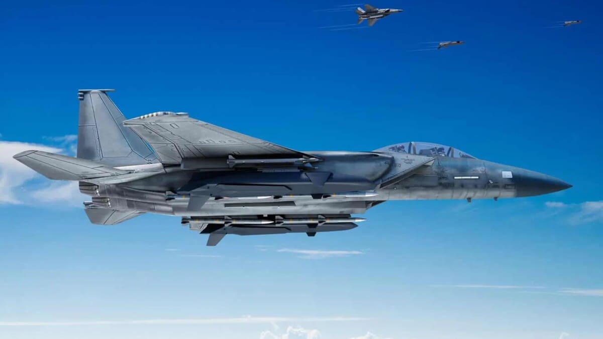 Истребитель F-15, оснащенный LongShot / © General Atomics