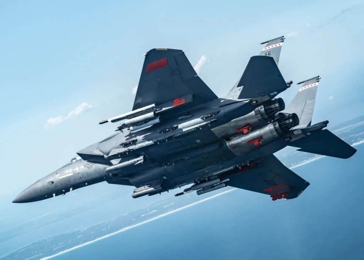 F-15E Strike Eagle оснащенный ракетами APKWS II / © USAF