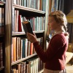 Ученые объяснили, почему одни книги люди забывают, а другие читают спустя сто лет