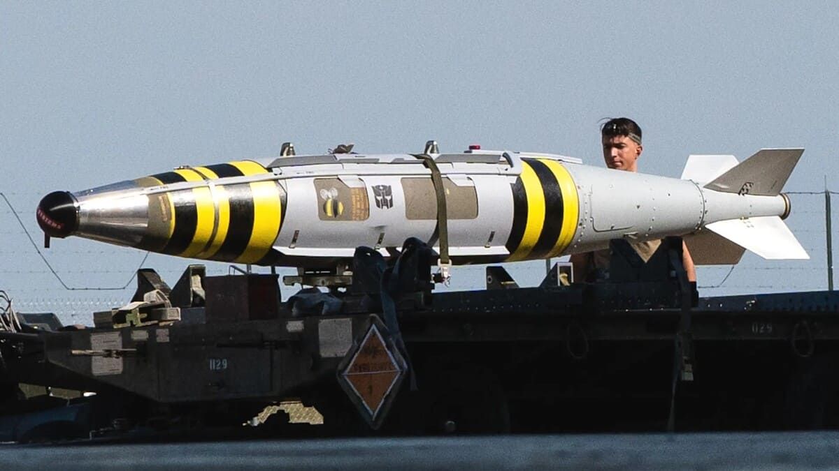 Боеприпас GBU-31 Joint Direct Attack Munition (JDAM) / © USAF