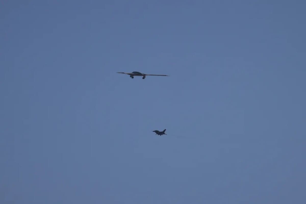 Второй стелс-бомбардировщик B-21 Raider выполнил первый полет / © Jarod Hamilton