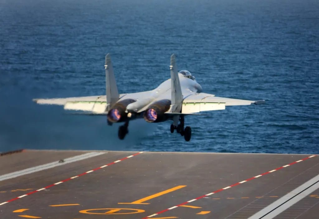 Модернизированный истребитель J-15T / © НОАК
