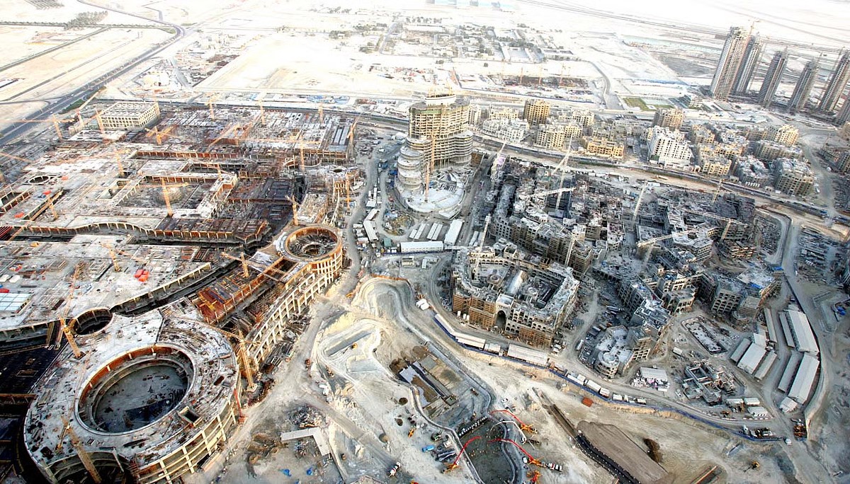 Вид на строительную площадку Дубайского фонтана и торгового центра Dubai Mall / © KT File