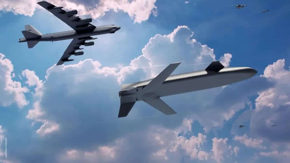 B-52 использует LongShot / © General Atomics