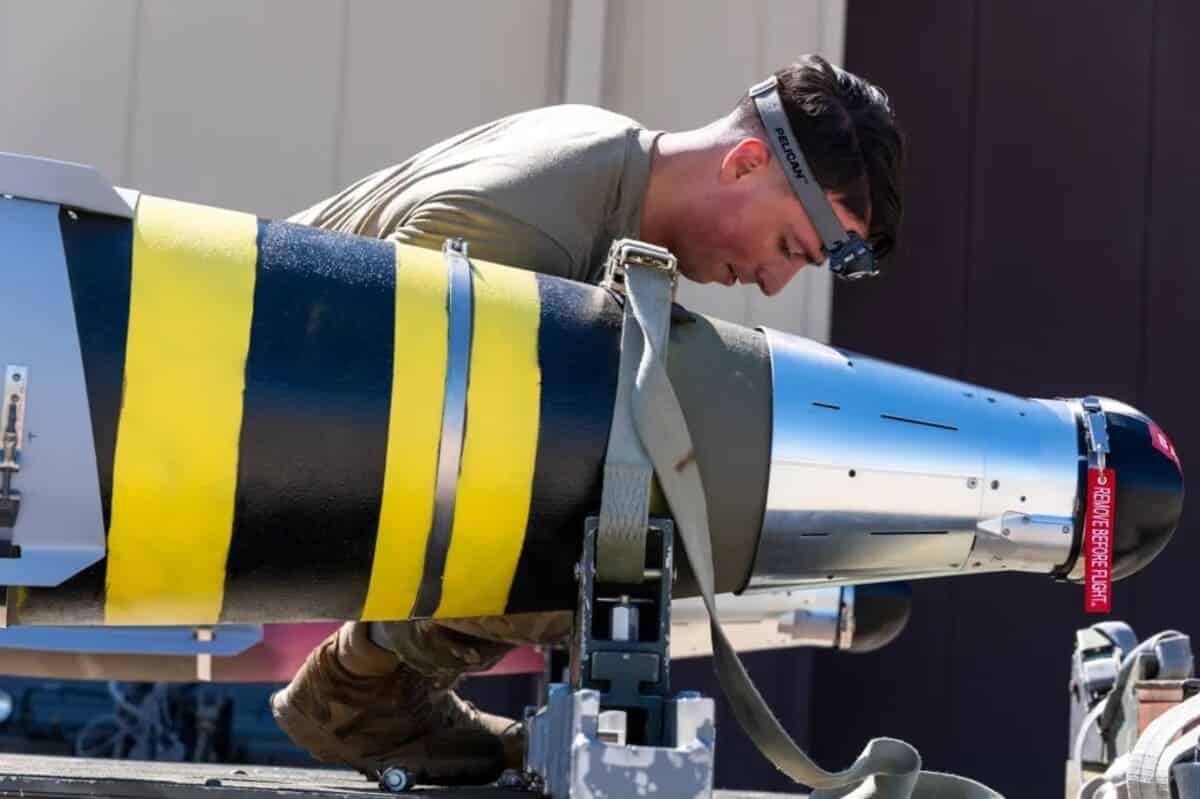 Боеприпас GBU-31 Joint Direct Attack Munition (JDAM) / © USAF