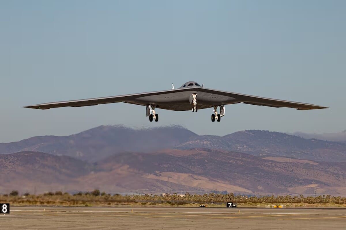Второй стелс-бомбардировщик B-21 Raider выполнил первый полет / © Air Force
