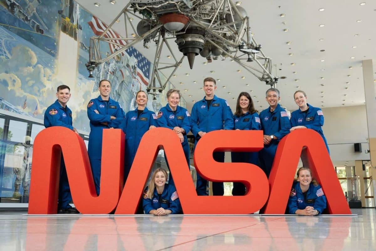 Новые кандидаты в астронавты NASA набора 2025 года: Бен Бейли, Кэмерон Джонс, Кэтрин Спайс, Анна Менон, Эрин Оверкэш, Адам Фурманн, Лорен Эдгар, Юри Кубо, Ребекка Лоулер и Имельда Мюллер