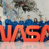 Новые кандидаты в астронавты NASA набора 2025 года: Бен Бейли, Кэмерон Джонс, Кэтрин Спайс, Анна Менон, Эрин Оверкэш, Адам Фурманн, Лорен Эдгар, Юри Кубо, Ребекка Лоулер и Имельда Мюллер