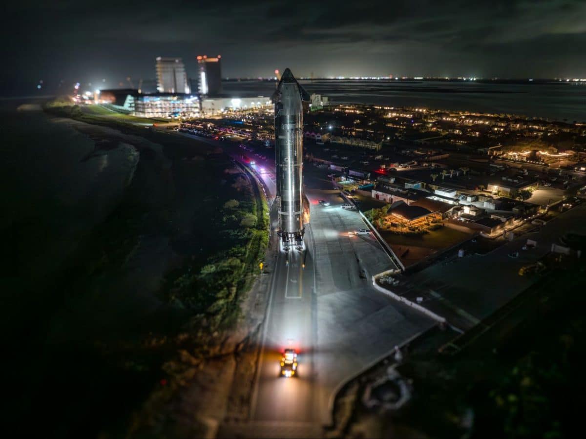  Ship движется по дороге «Звездной базы» / © SpaceX