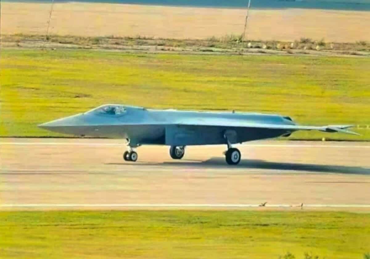 Китайский истребитель шестого поколения J-50 (Цзянь-50) / © Weibo / Х