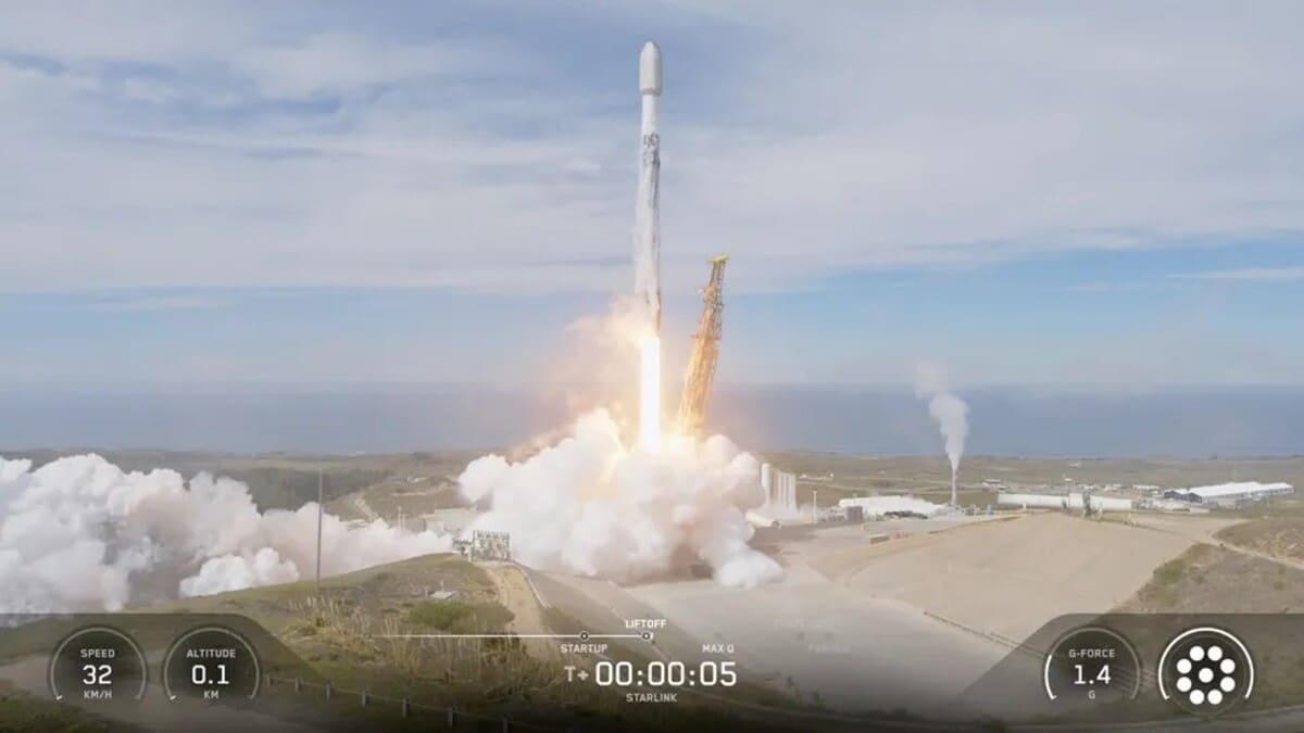 Falcon 9 с 10-тысячным аппаратом Starlink на борту / © SpaceX