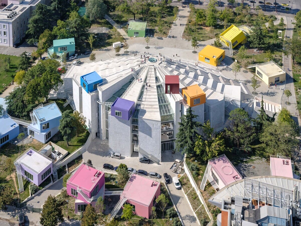 Пирамида Тираны, Албания, проект MVRDV и IRI Architecture / © Ossip van Duivenbode