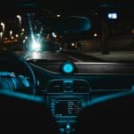 Подсветка определенного цвета в салоне автомобиля ослабила укачивание в ночных поездках