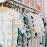 В одежде для младенцев обнаружили сотни потенциально опасных химикатов