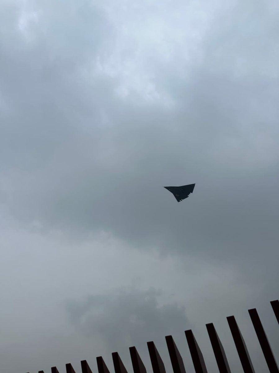 Снимок модернизированного китайского самолета шестого поколения J-36 / © Weibo