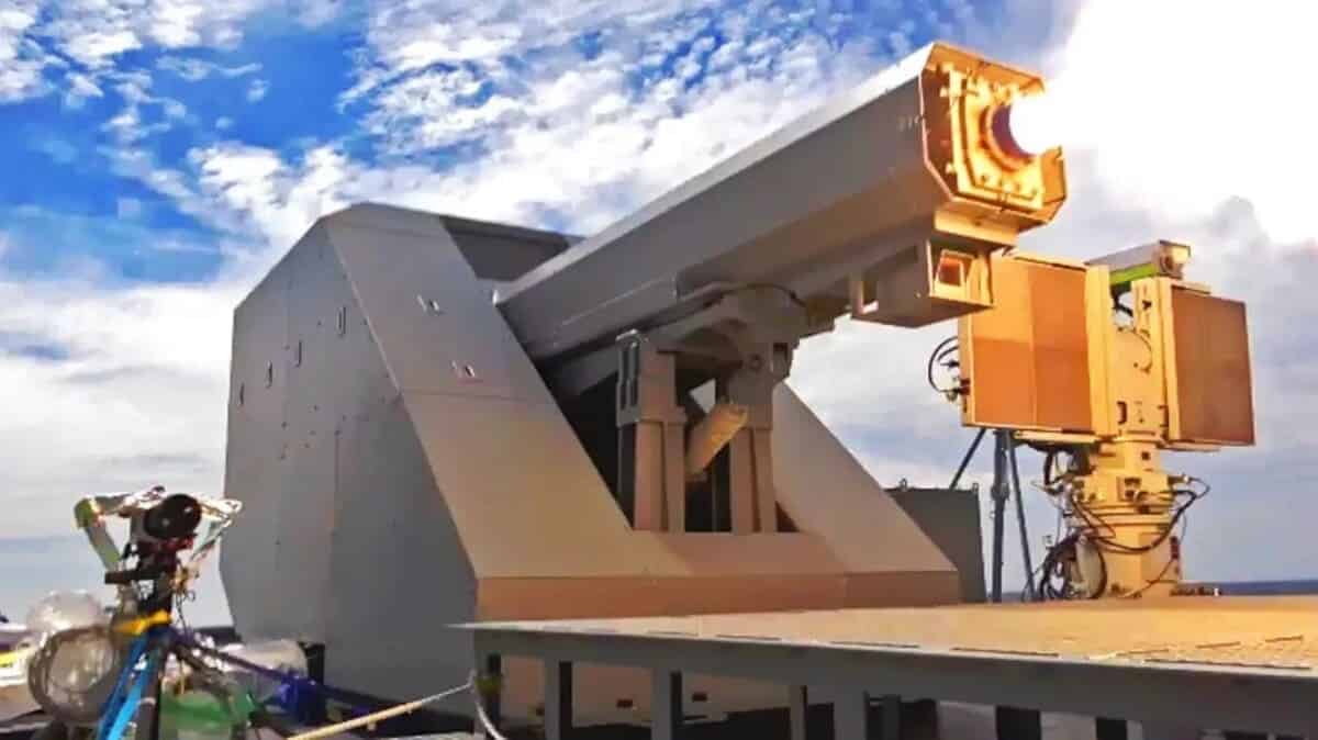 Японский рельсотрон, установленный на палубе корабля JS Asuka / © ATLA