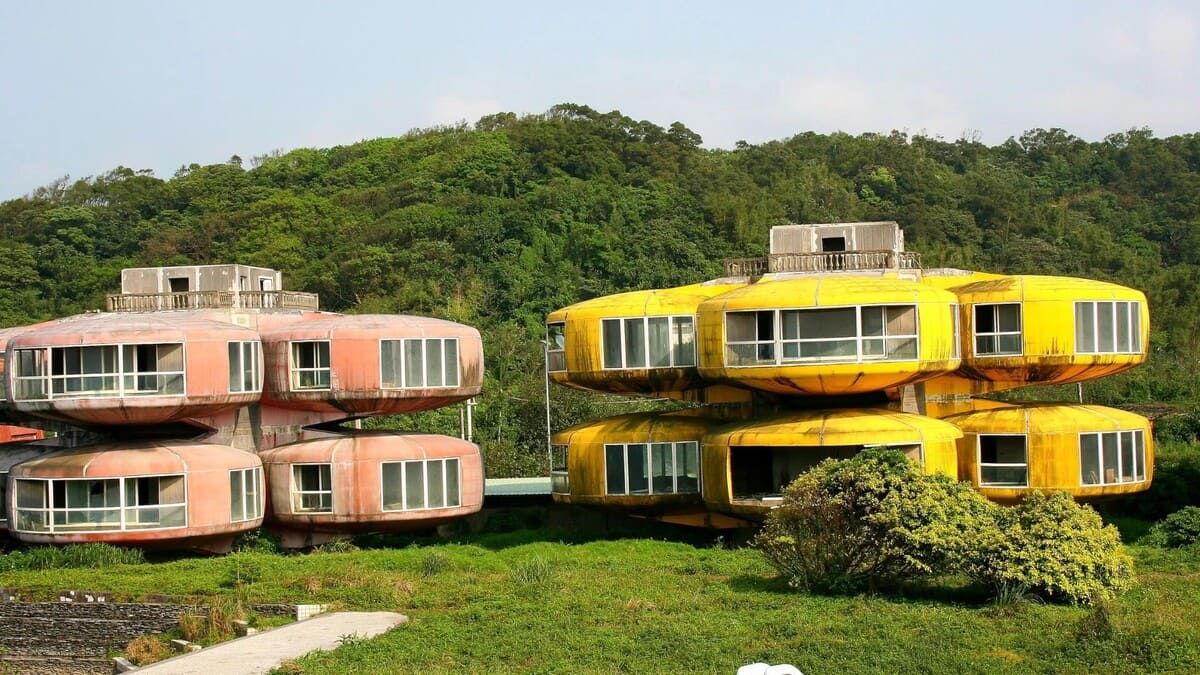 Дома-НЛО в Саньчжи, Тайвань / © Wikimedia Commons