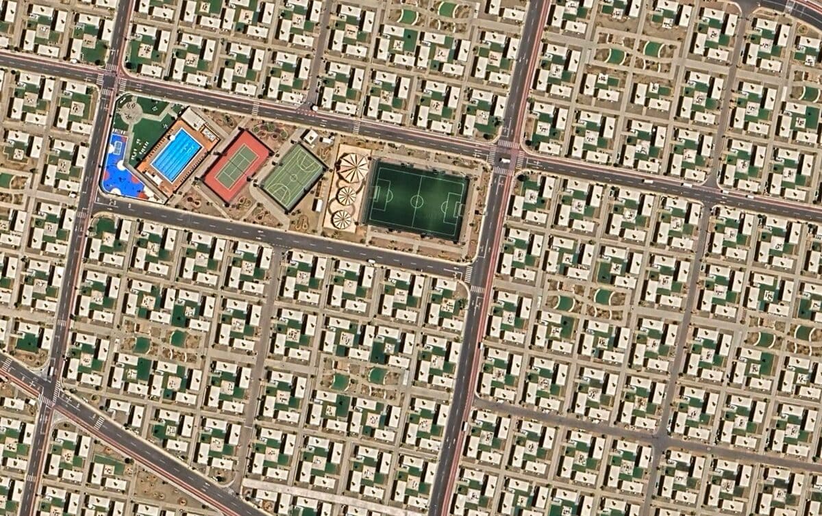 Самое крупное поселение, известное как Neom Community 1, расположено к югу от стройки «Зеркальной линии» / © Google Maps