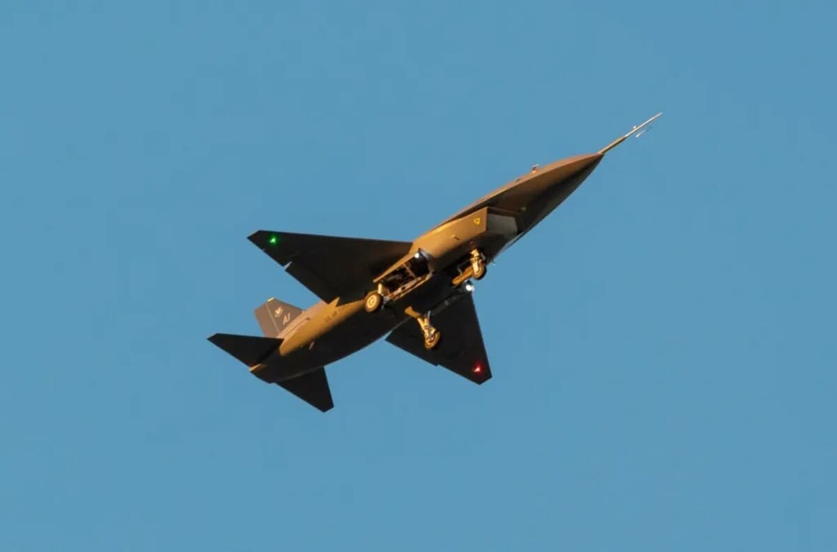 Беспилотный истребитель Anduril YFQ-44A выполнил первый полет / © TWZ Reader