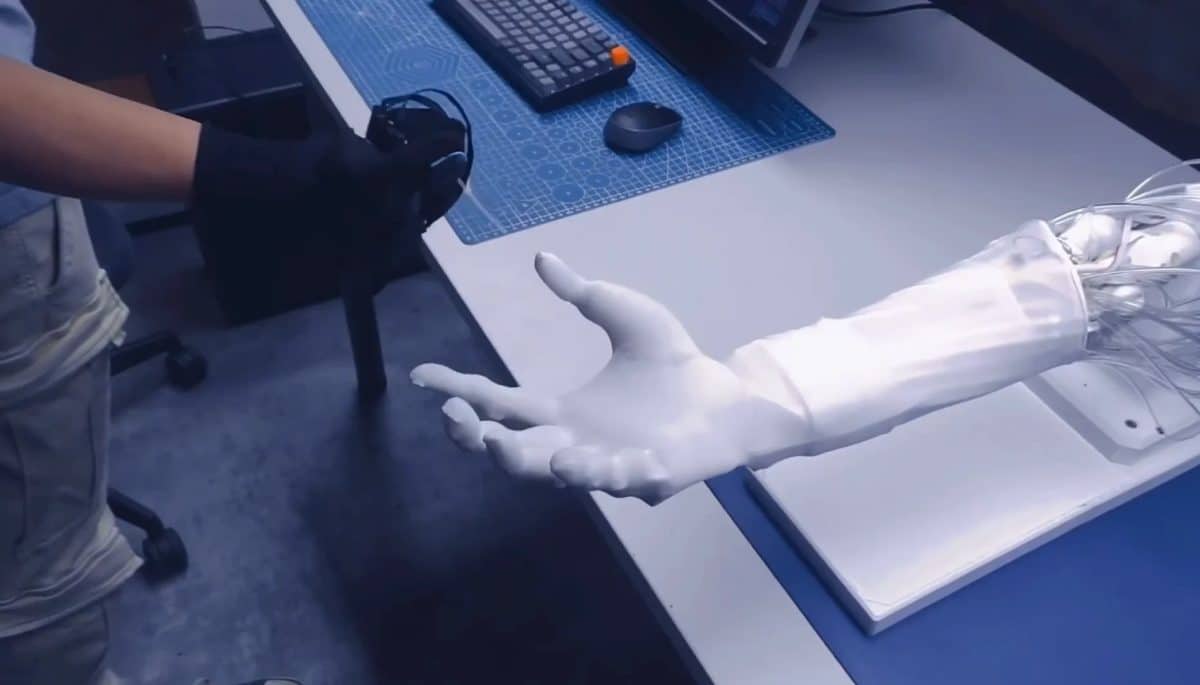 Роботизированная рука Clone Robotics / © Clone Robotics