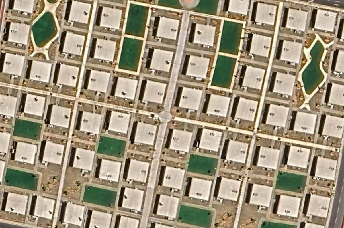 Самое крупное поселение, известное как Neom Community 1, расположено к югу от стройки «Зеркальной линии» / © Google Maps