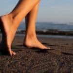 Стопы «расползутся», но «смартфонный мизинец» не передастся потомкам: как может измениться тело человека в будущем