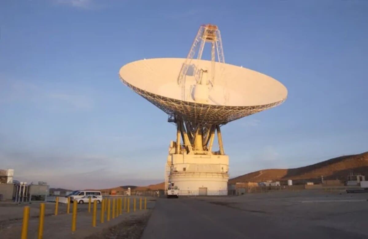 Антенна DSS-14 комплекса в Голдстоуне (Калифорния) / © NASA 
