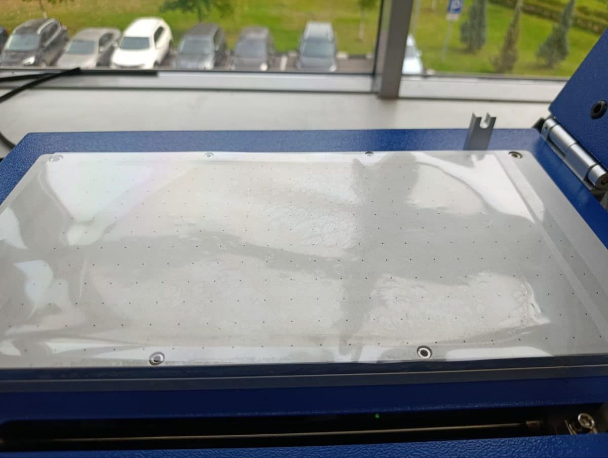 Мембрана на стенде отлива мембран / © Лаборатория технологий ионообменных мембран МФТИ