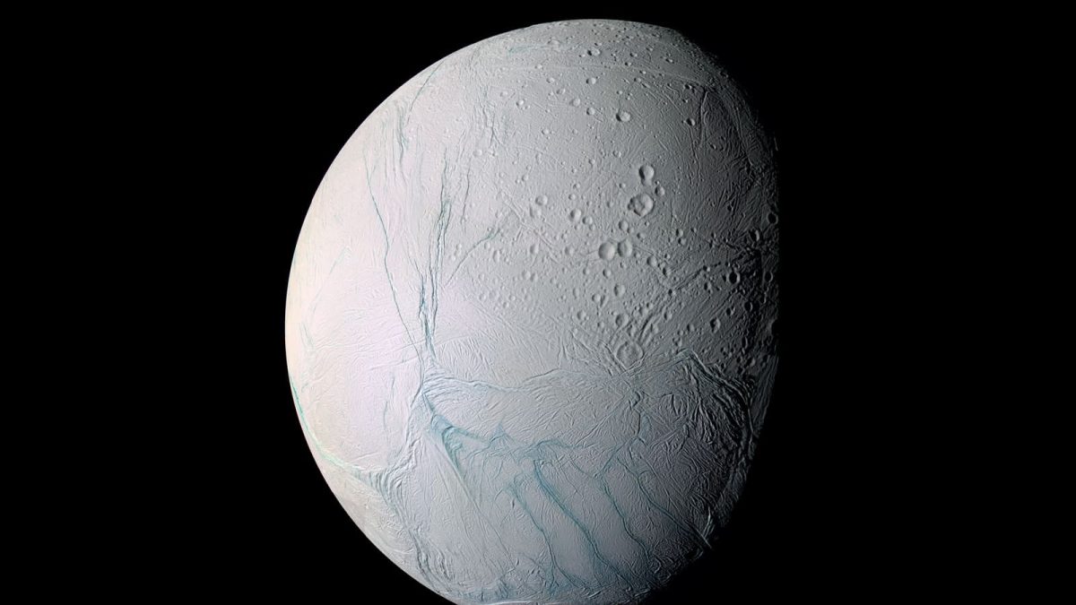 Спутник Сатурна Энцелад