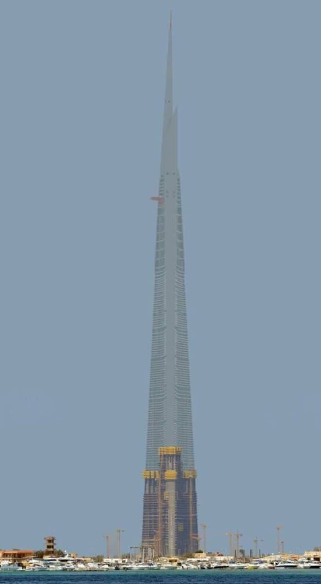 Наложение реального изображения строительства Jeddah Tower с проектом здания / © Jeddah Now
