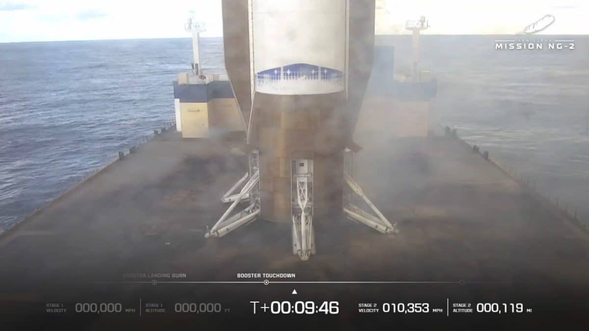 Первая ступень ракеты New Glenn села на морскую платформу Jacklyn в Атлантике / © Blue Origin