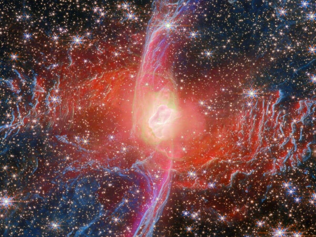 Новое изображение планетарной туманности NGC 6537 / © ESA / Webb, NASA & CSA, J. H. Kastner (Rochester Institute of Technology)