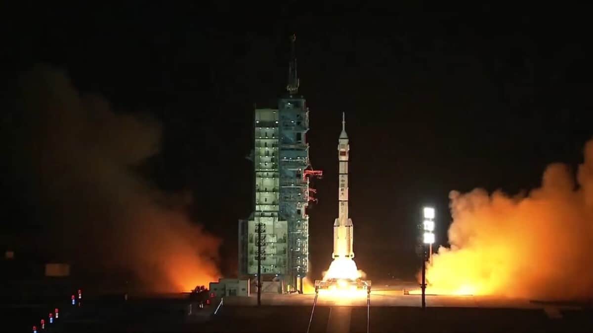 Старт ракеты «Чанчжэн-2F» / ©  CCTV 