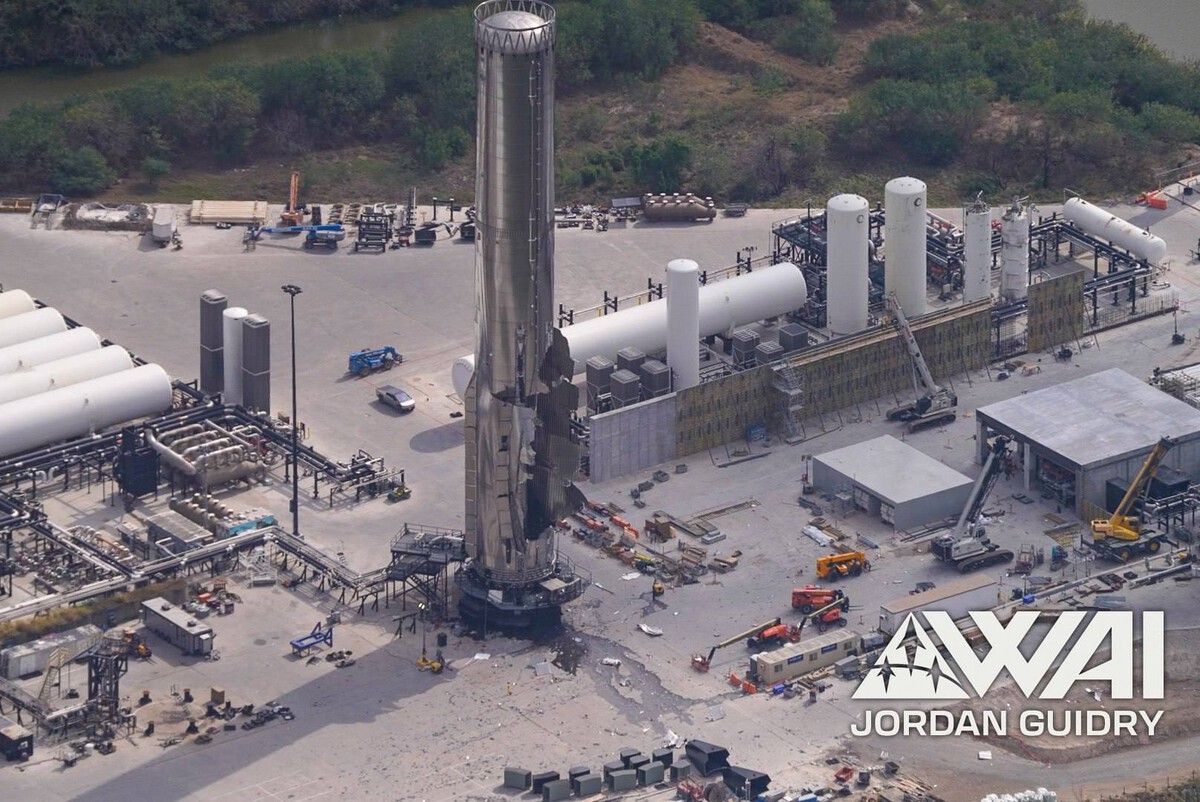 Поврежденная первая ступень Super Heavy Booster 18 / © Awai