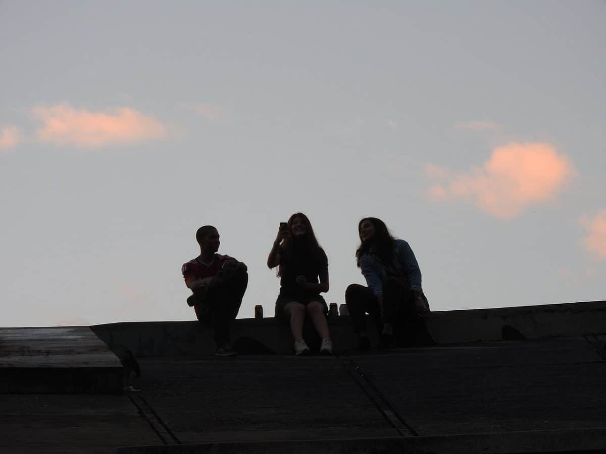 Повышение минимального возраста продажи алкоголя в Испании улучшило успеваемость подростков