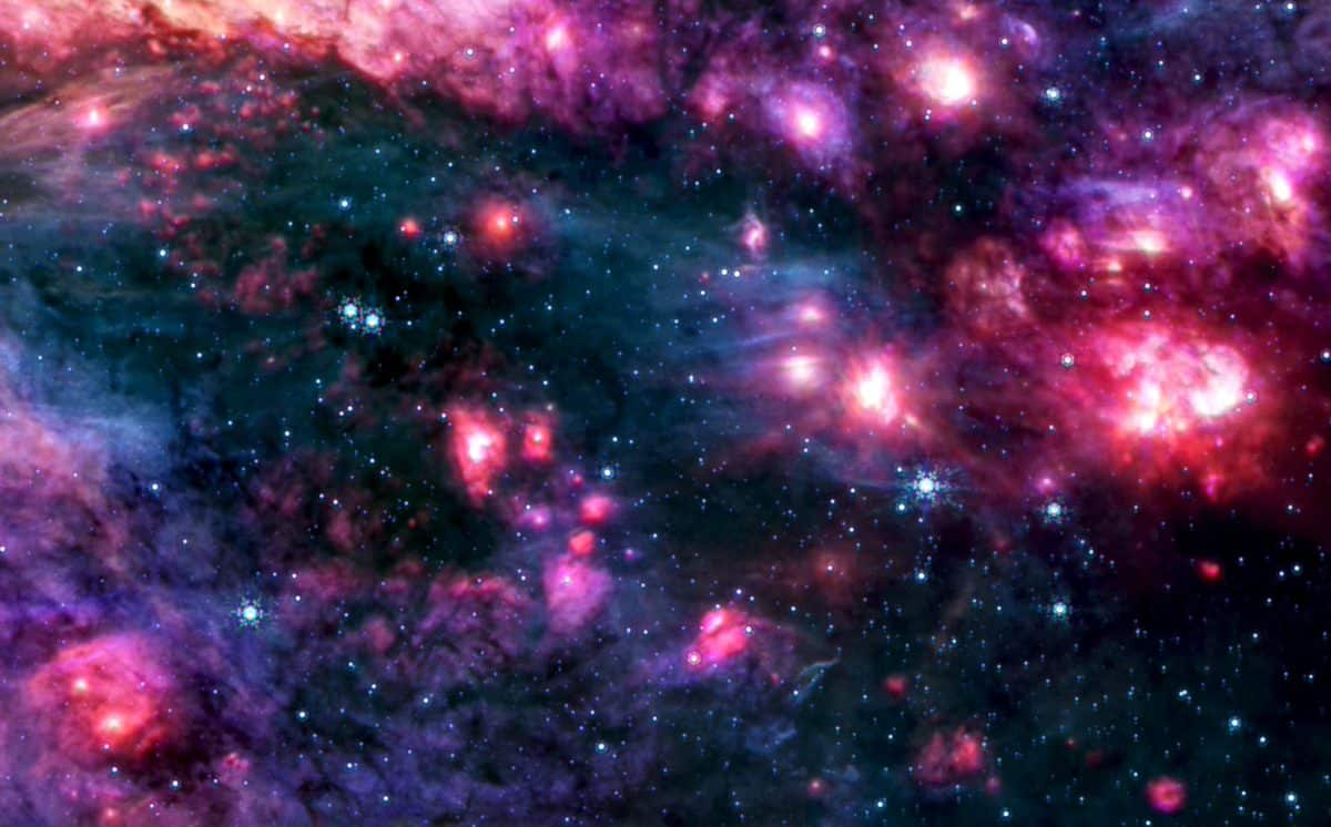 Светящаяся космическая пыль, нагретая очень молодыми массивными звездами в области Стрельца B2 / © NASA / ESA / CSA / STScI / Adam Ginsburg (University of Florida), Nazar Budaiev (University of Florida), Taehwa Yoo (University of Florida), Alyssa Pagan (STScI)