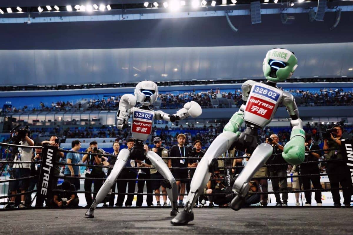 Поединок по кикбоксингу между роботами / © Lintao Zhang / Getty Images