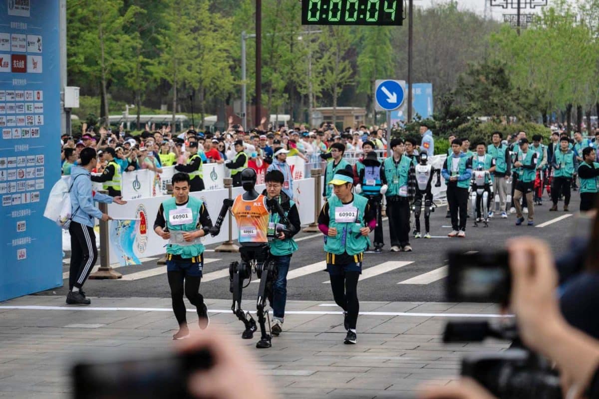 Полумарафон гуманоидных роботов / © Kevin Frayer / Getty Images