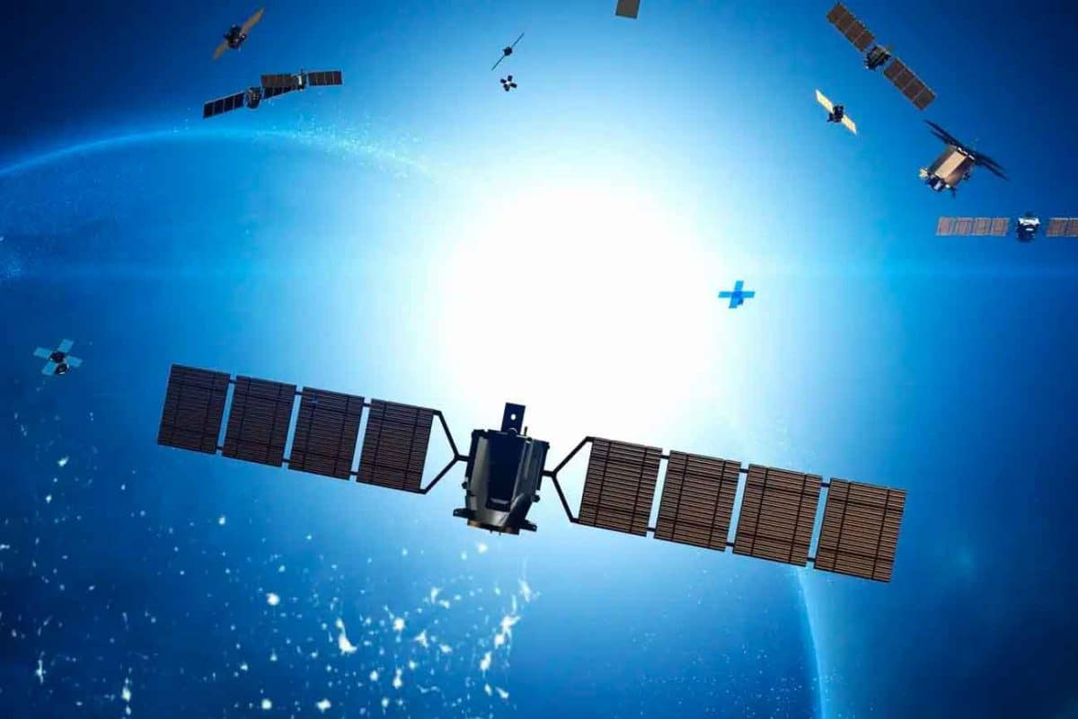 Ученые рассчитали, когда может произойти первая серьезная авария на орбите