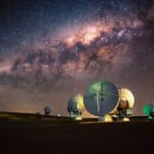 Снимок Млечного Пути над обсерваторией ALMA / © NSF/ AUI/ NSF NRAO/ B.Foott