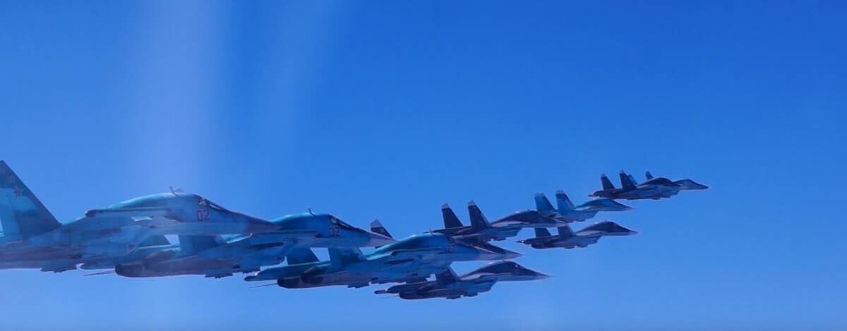 Полет российских военных самолетов семейства Су / © Telegram-канал FighterBomber