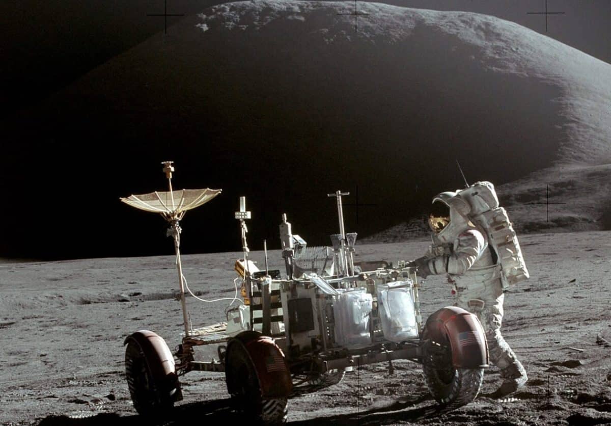 Ученые предложили способ спасти лунный транспорт от электричества вечной ночи