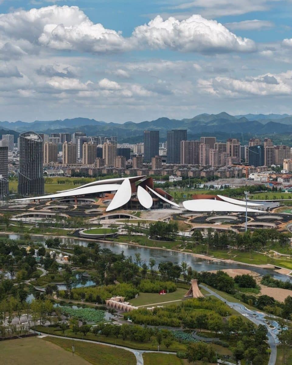 Центр культуры и искусства в Аньцзи / © MAD Architects