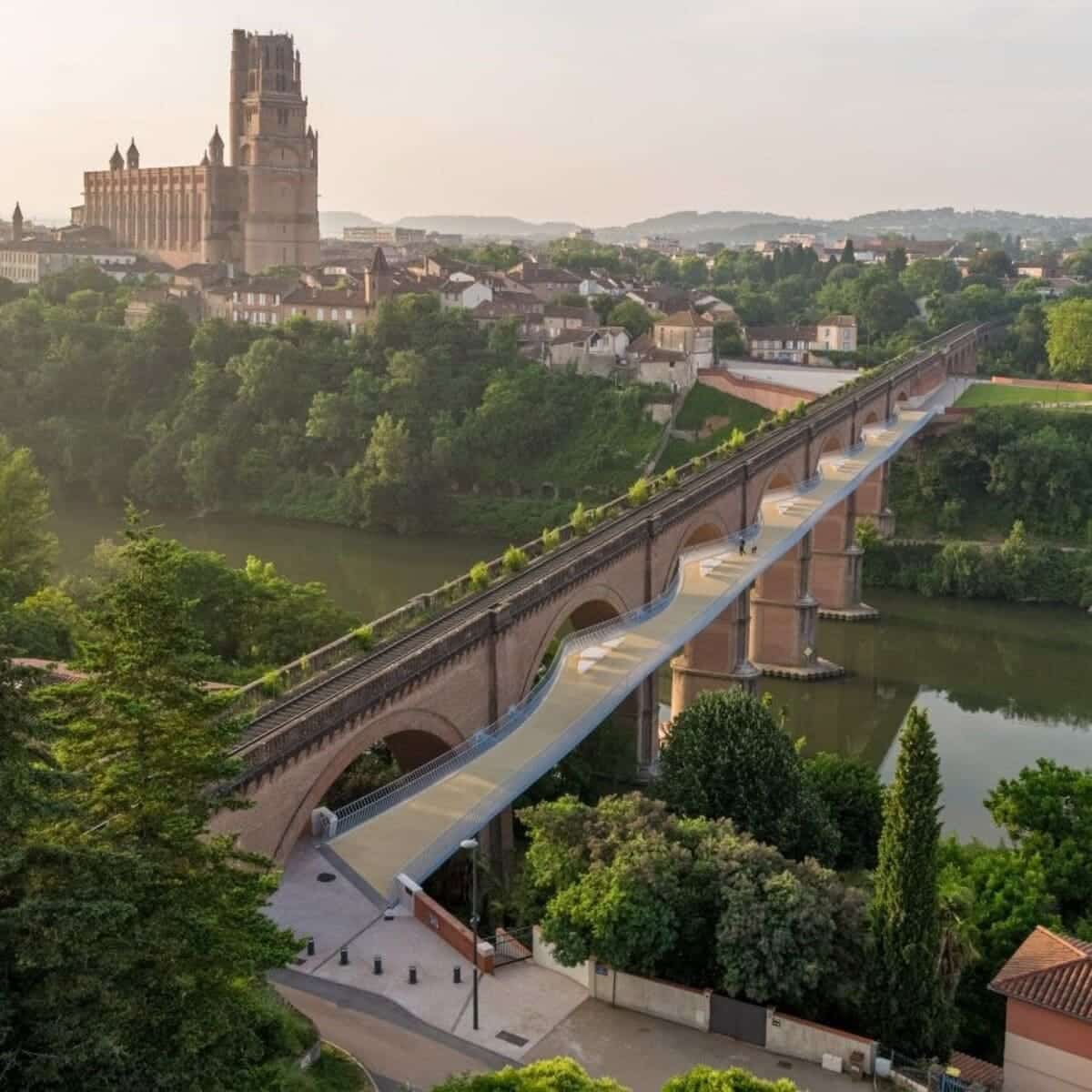 Пешеходный мост в Альби, Франция, Ney and Partners / © Vincent Boutin